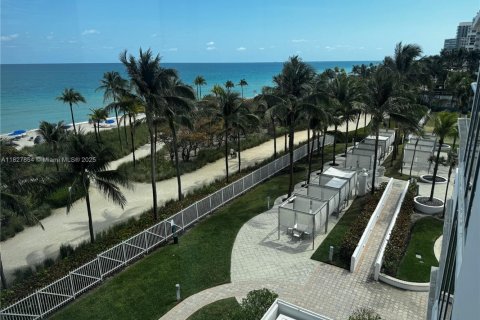 Copropriété à louer à Bal Harbour, Floride: 2 chambres, 98.1 m2 № 1799115 - photo 23