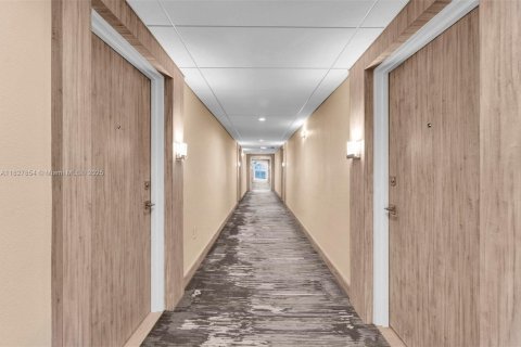 Copropriété à louer à Bal Harbour, Floride: 2 chambres, 98.1 m2 № 1799115 - photo 21