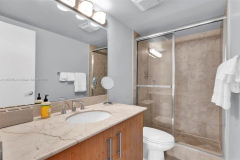 Copropriété à louer à Bal Harbour, Floride: 2 chambres, 98.1 m2 № 1799115 - photo 13