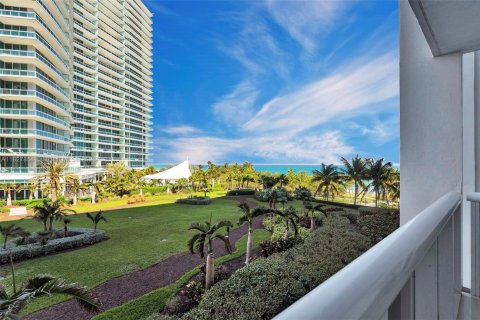 Copropriété à louer à Bal Harbour, Floride: 2 chambres, 98.1 m2 № 1799115 - photo 1