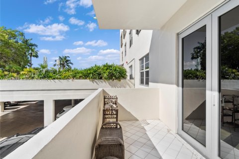 Condo in Miami Beach, Florida, 1 bedroom № 1951681 - photo 16