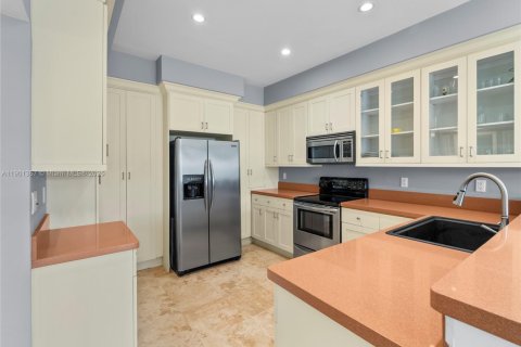 Condo in Miami Beach, Florida, 1 bedroom № 1951681 - photo 6