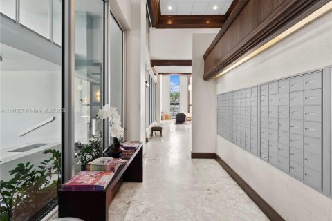 Condo in Miami Beach, Florida, 1 bedroom № 1951681 - photo 21