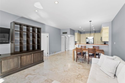 Condo in Miami Beach, Florida, 1 bedroom № 1951681 - photo 3