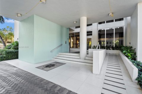Condo in Miami Beach, Florida, 1 bedroom № 1951681 - photo 18