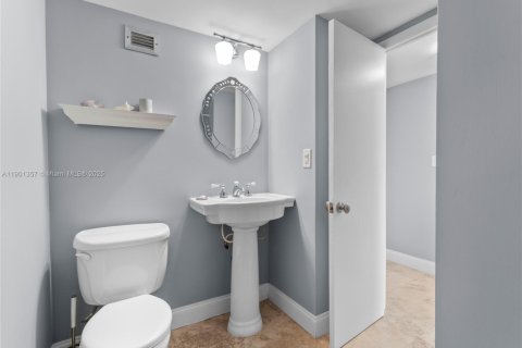 Condo in Miami Beach, Florida, 1 bedroom № 1951681 - photo 8