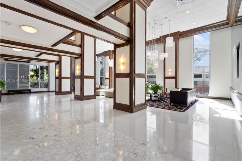 Condo in Miami Beach, Florida, 1 bedroom № 1951681 - photo 20