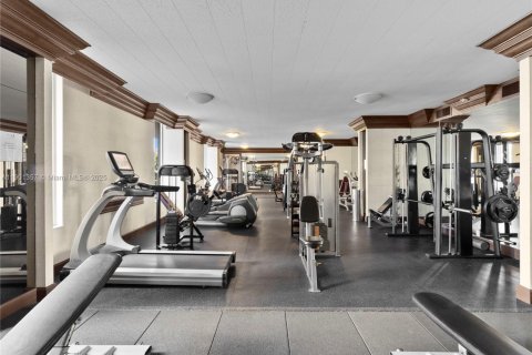 Condo in Miami Beach, Florida, 1 bedroom № 1951681 - photo 22