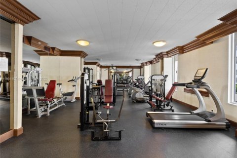 Condo in Miami Beach, Florida, 1 bedroom № 1951681 - photo 23