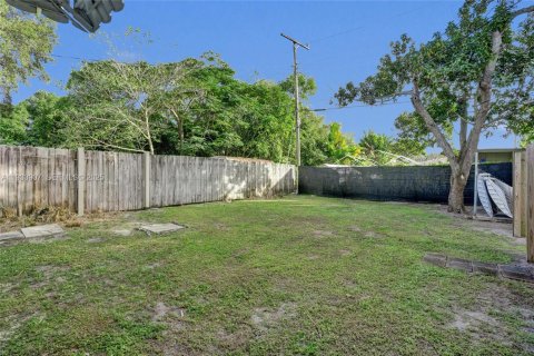 Casa en alquiler en Dania Beach, Florida, 2 dormitorios, 65.03 m2 № 1992181 - foto 24