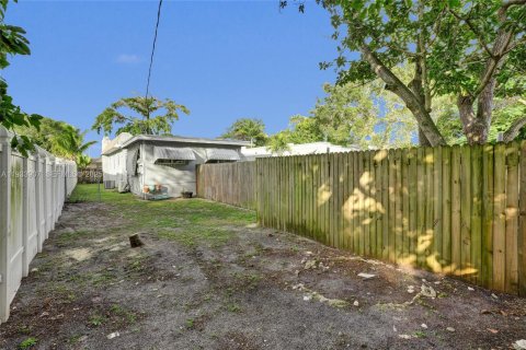 Casa en alquiler en Dania Beach, Florida, 2 dormitorios, 65.03 m2 № 1992181 - foto 23