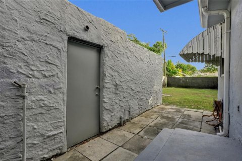 Casa en alquiler en Dania Beach, Florida, 2 dormitorios, 65.03 m2 № 1992181 - foto 17