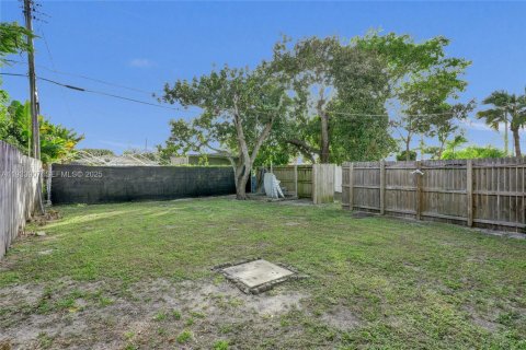 Casa en alquiler en Dania Beach, Florida, 2 dormitorios, 65.03 m2 № 1992181 - foto 18