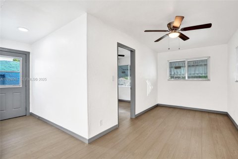 Casa en alquiler en Dania Beach, Florida, 2 dormitorios, 65.03 m2 № 1992181 - foto 12