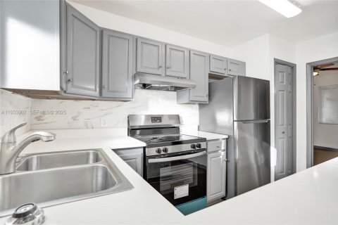 Casa en alquiler en Dania Beach, Florida, 2 dormitorios, 65.03 m2 № 1992181 - foto 4