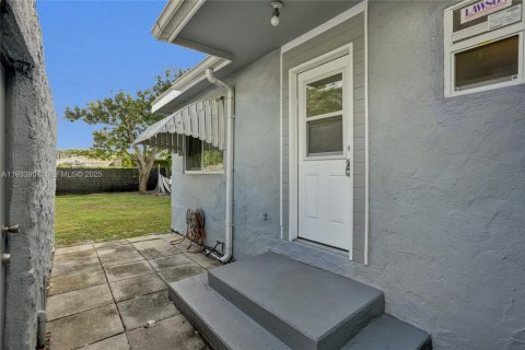 Casa en alquiler en Dania Beach, Florida, 2 dormitorios, 65.03 m2 № 1992181 - foto 3