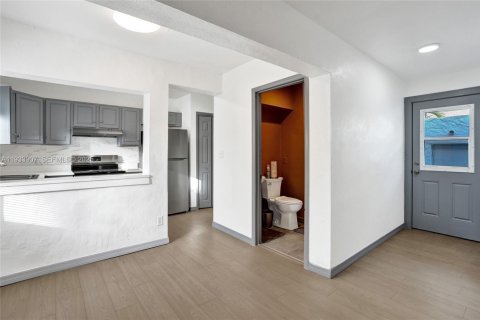 Casa en alquiler en Dania Beach, Florida, 2 dormitorios, 65.03 m2 № 1992181 - foto 11