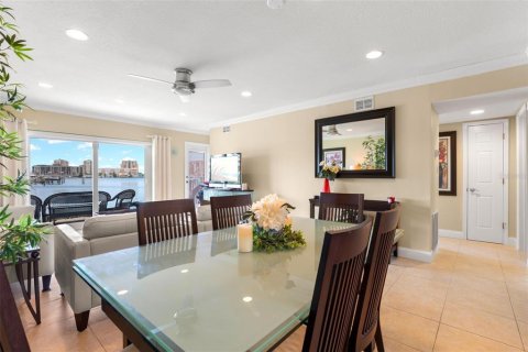 Condominio en venta en Clearwater, Florida, 2 dormitorios, 93.37 m2 № 2108202 - foto 11