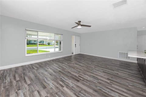 Villa ou maison à vendre à Pinellas Park, Floride: 2 chambres, 153.2 m2 № 2313038 - photo 18