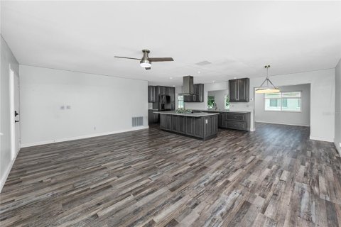 Villa ou maison à vendre à Pinellas Park, Floride: 2 chambres, 153.2 m2 № 2313038 - photo 2