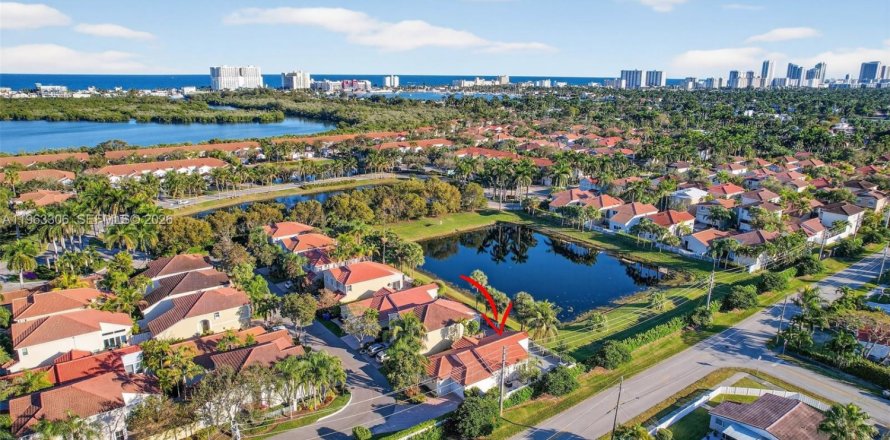 Casa en Hollywood, Florida 3 dormitorios, 131.92 m2 № 2026084