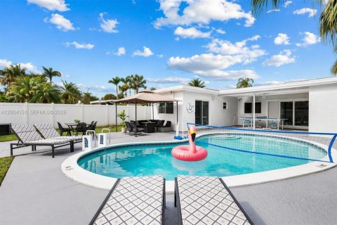 Купить виллу или дом в Холливуд, Флорида 5 спален, 163.42м2, № 2068427 - фото 2