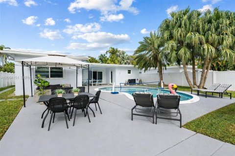 Купить виллу или дом в Холливуд, Флорида 5 спален, 163.42м2, № 2068427 - фото 25