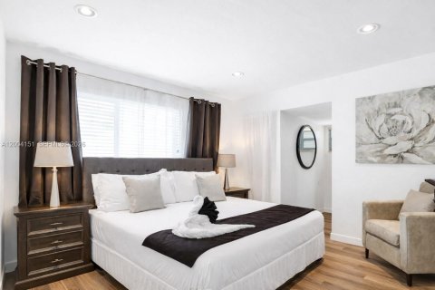 Купить виллу или дом в Холливуд, Флорида 5 спален, 163.42м2, № 2068427 - фото 30