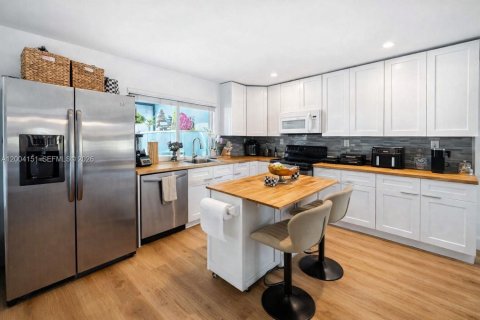 Купить виллу или дом в Холливуд, Флорида 5 спален, 163.42м2, № 2068427 - фото 5