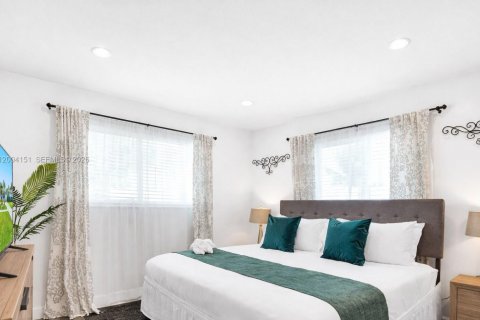 Купить виллу или дом в Холливуд, Флорида 5 спален, 163.42м2, № 2068427 - фото 9