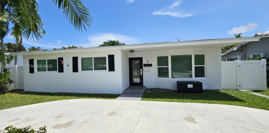 Дом в Холливуд, Флорида 5 спален, 163.42м2 № 2068427