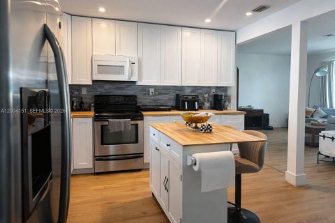 Купить виллу или дом в Холливуд, Флорида 5 спален, 163.42м2, № 2068427 - фото 6