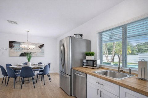 Купить виллу или дом в Холливуд, Флорида 5 спален, 163.42м2, № 2068427 - фото 7