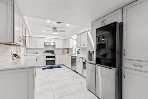 House in Palm Coast, Florida 4 bedrooms, 237.64 sq.m. № 1773302 - photo 12