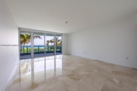 Снять в аренду кондоминиум в Серфсайд, Флорида 3 спальни, 230.4м2, № 1963606 - фото 15