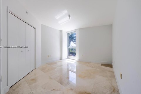 Снять в аренду кондоминиум в Серфсайд, Флорида 3 спальни, 230.4м2, № 1963606 - фото 11