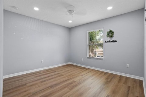 House in Winter Garden, Florida 5 bedrooms, 305.65 sq.m. № 1902596 - photo 28