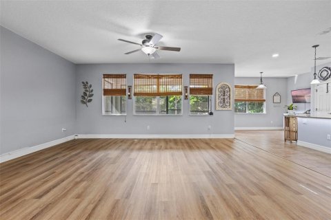 House in Winter Garden, Florida 5 bedrooms, 305.65 sq.m. № 1902596 - photo 12