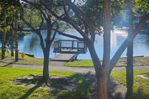 Condo in Plantation, Florida, 2 bedrooms  № 1998633 - photo 11