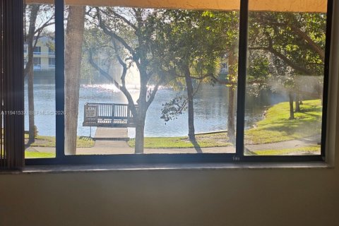 Condo in Plantation, Florida, 2 bedrooms  № 1998633 - photo 5