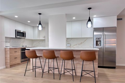 Снять в аренду кондоминиум в Бэл-Харбор, Флорида 3 спальни, 132.85м2, № 1950810 - фото 10