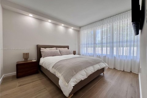 Снять в аренду кондоминиум в Бэл-Харбор, Флорида 3 спальни, 132.85м2, № 1950810 - фото 12