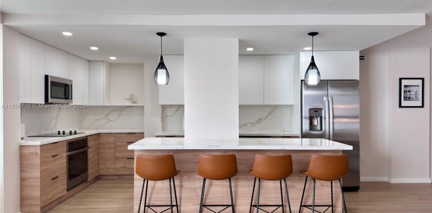 Кондоминиум с 3 спальнями в Бэл-Харбор, Флорида № 1950810