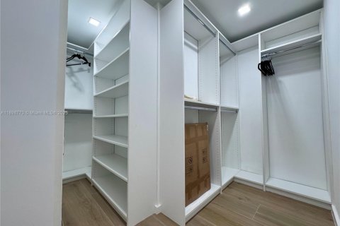 Снять в аренду кондоминиум в Бэл-Харбор, Флорида 3 спальни, 132.85м2, № 1950810 - фото 7