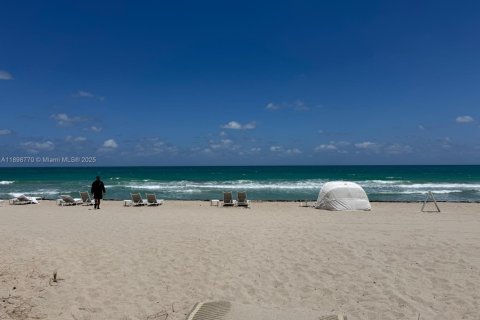 Condo in Bal Harbour, Florida, 3 bedrooms  № 1950810 - photo 25