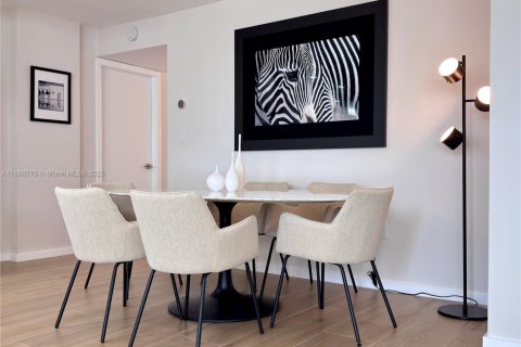 Снять в аренду кондоминиум в Бэл-Харбор, Флорида 3 спальни, 132.85м2, № 1950810 - фото 5