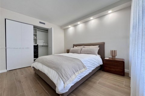 Снять в аренду кондоминиум в Бэл-Харбор, Флорида 3 спальни, 132.85м2, № 1950810 - фото 13