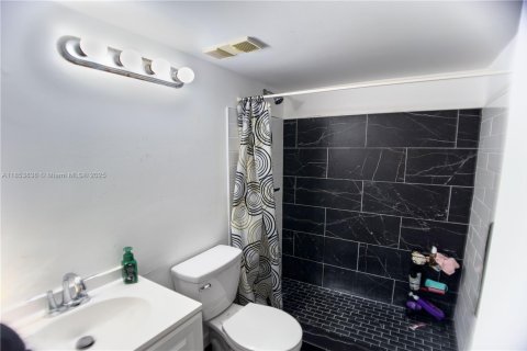 Condo in Coral Springs, Florida, 2 bedrooms  № 1888880 - photo 5