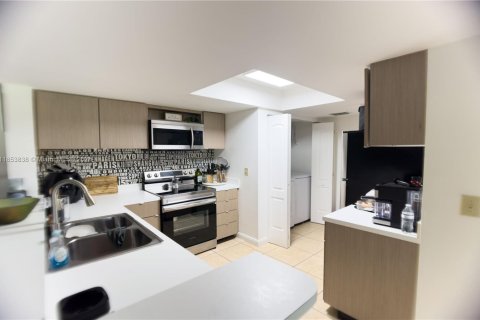 Condo in Coral Springs, Florida, 2 bedrooms  № 1888880 - photo 8
