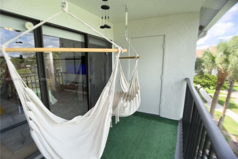 Condo in Coral Springs, Florida, 2 bedrooms  № 1888880 - photo 9